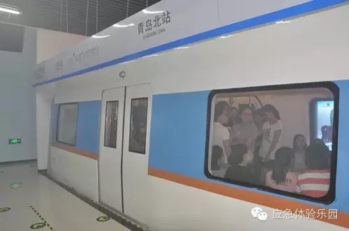 地鐵體驗館打造1:1真實的地鐵車廂和地下空間