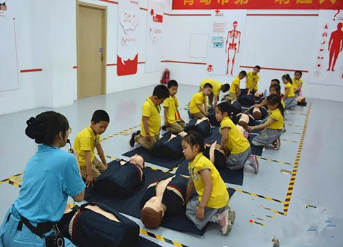億和海麗講師心肺復(fù)蘇實操演練