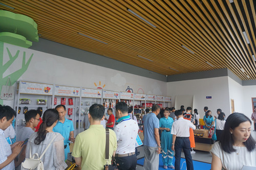高層樓宇逃生緩降展覽區(qū)