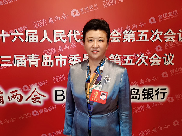 青島市人大代表，青島海麗雅集團(tuán)有限公司黨支部書記、董事長(zhǎng)，青島市應(yīng)急管理協(xié)會(huì)會(huì)長(zhǎng)張旭明